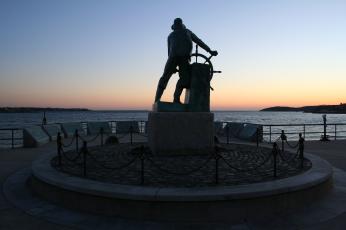 Fisherman's Memorial, Glocester MA, sunset, Dec 20, 22006.  Copyright 2010, Amillia Publishing Company